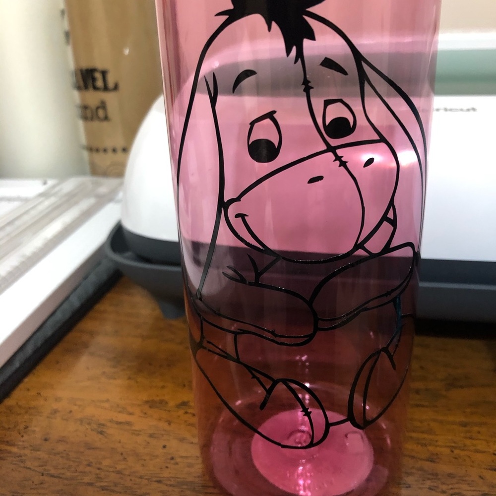 Water cups - Picture 2 of 5